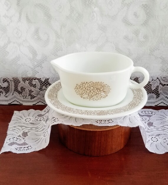 Vintage Pyrex Gravy Boat With Under Plate Pyrex Woodland Etsy