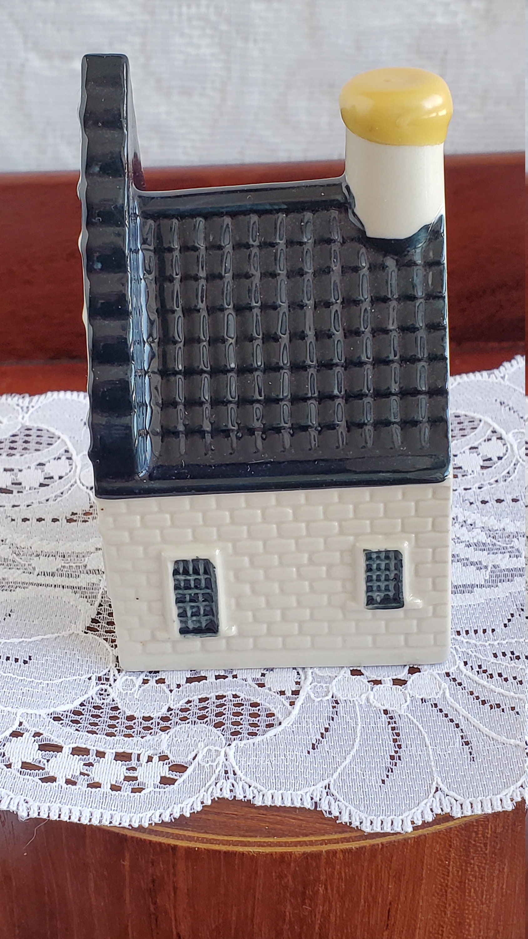 KLM House #35 Oude Delft 39, Delft -airlines Bols Blue Delft