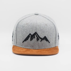 Bergstoff Bergspitzen Snapback Cap Allgäu Bayern Alpen Bavarian Wandern Edelweiß Cap Allgaeuer Trachten Basecap verstellbar Bild 3