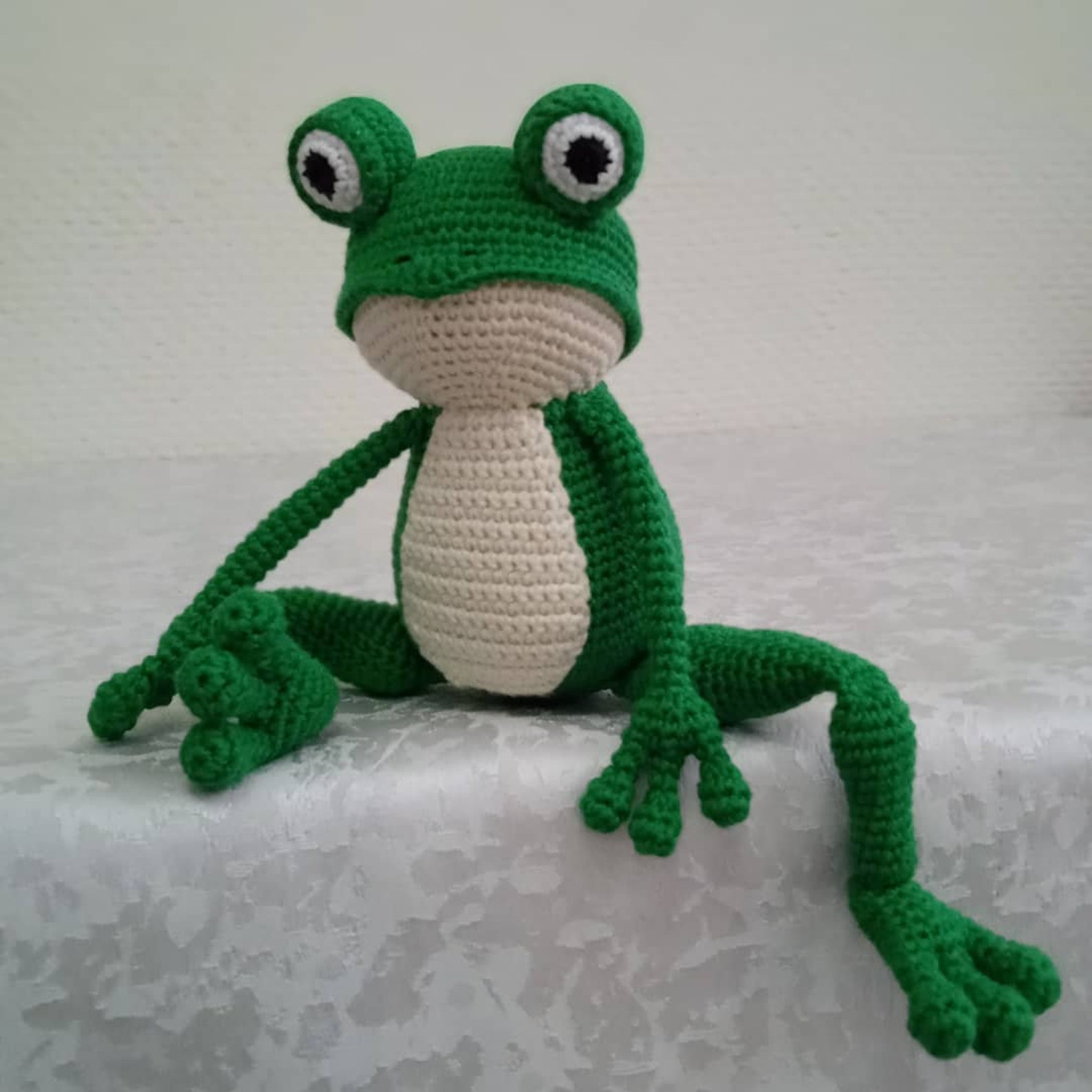 Жаба амигуруми крючком