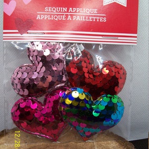 Appliqués met lovertjes en "harten" met Valentijnsthema