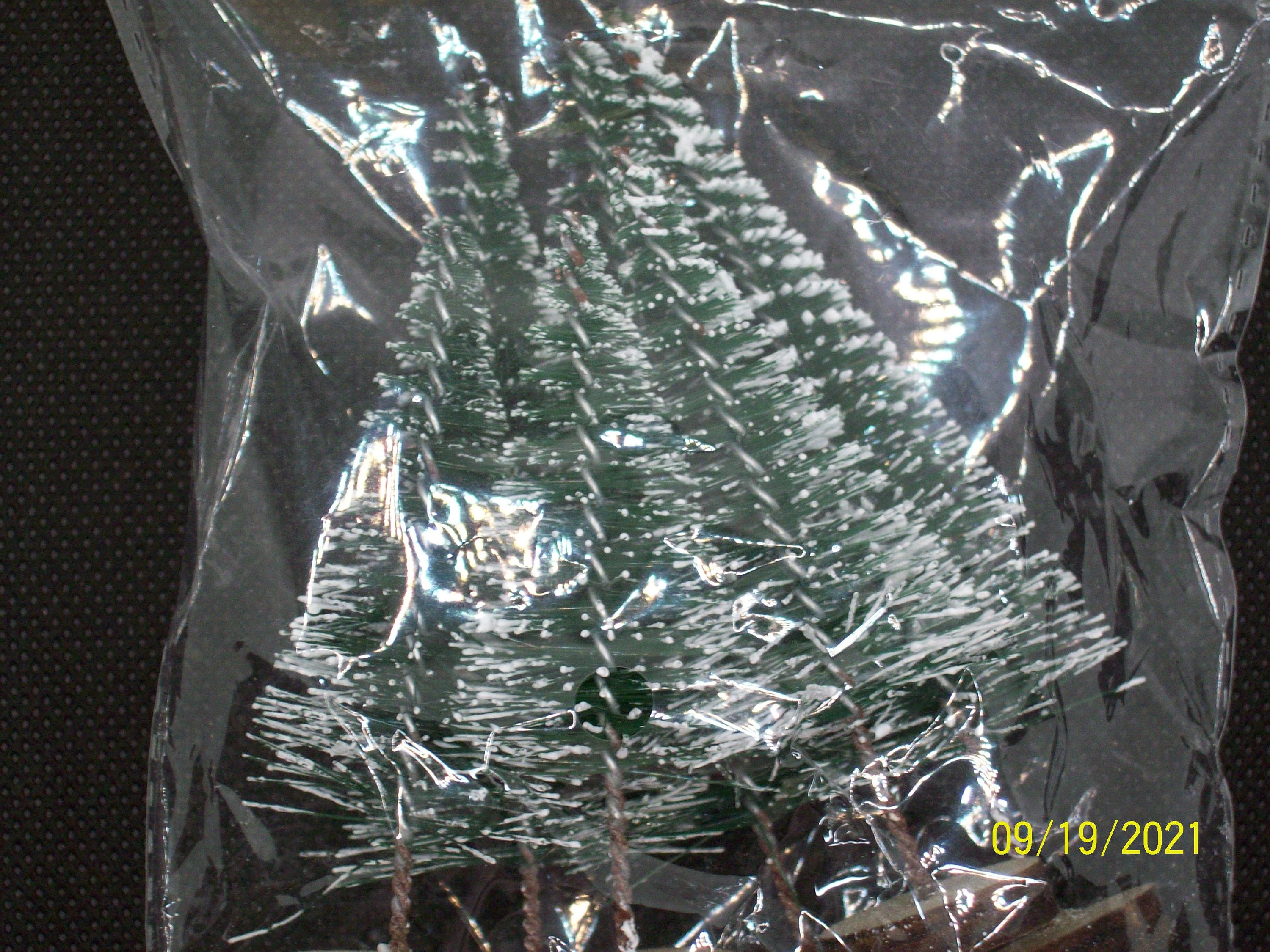 Set Di 4 Mini Alberi Di Natale Da Tavolo – In PVC, Con Base In Legno, Altezze Da 17 A 32 Cm, Floccati - 2