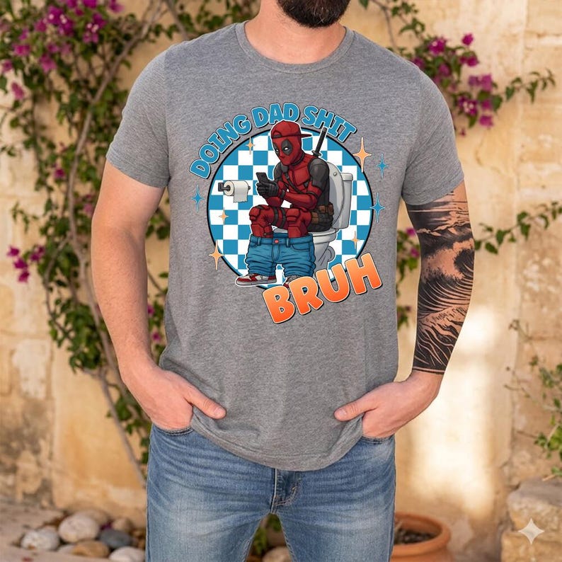 Divertente maglietta "Doing Dad Shit" di Deadpool, regalo per la festa del papà "Bruh Dad Life", maglietta del film Deadpool, maglietta da supereroe papà MCU immagine 5