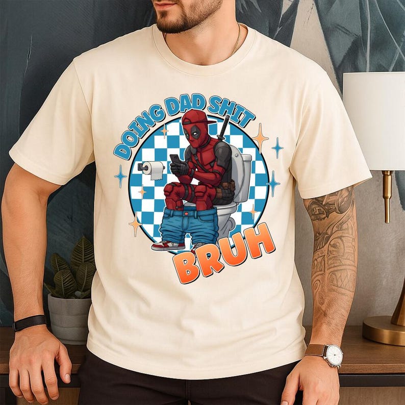 Divertente maglietta "Doing Dad Shit" di Deadpool, regalo per la festa del papà "Bruh Dad Life", maglietta del film Deadpool, maglietta da supereroe papà MCU immagine 1
