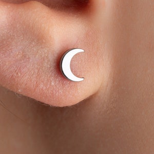 Boucle d'oreille en forme de croissant de lune à dos plat, labret sans filetage en titane de qualité implantable, calibre 16G, 18G et 20G (cartilage, hélix, tragus, conque), cadeau céleste