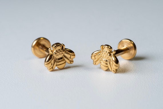 16G Internally Threaded Bee Labret Stud Bee Cartilage Earring Gold Bee Earring Conch Stud Tragus Stud Flat Back Bee Cartilage Stud Etsy