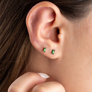20G/18G/16G Titanium Emerald Baguette Push Pin Flat Back Labret stud, Threadless Sleep Earring, Tragus, Helix, Cartilage Earring, Nose Stud