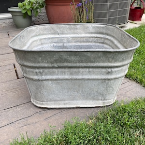 Vintage Galvanized Metal Washtub