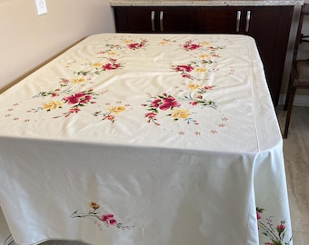 Mantel vintage de punto de cruz y apliques