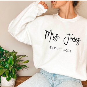 Custom Mrs. Bride Sweatshirt, Gift for Bride Sweatshirt, Mrs. Sweatshirt, Future Bride Sweatshirt, Bride Crewneck Sweatshirt, Custom Date