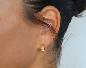 Textured Hoop Earrings, 18K gold sterling silver Small Gold Huggie, Statement Everyday Hoop Earrings, Boyfriend Huggies