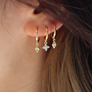 Boucles d'oreilles CZ Diamond Dangle Hoop, boucles d'oreilles huggie en argent sterling 18 carats, créoles en or, boucles d'oreilles délicates, boucles d'oreilles empilables, cadeau pour elle
