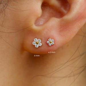 18G Titanium Mini flower Threadless Push Pin Labret Stud • tragus stud • conch earrings • cartilage helix stud