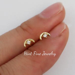 WaterProof-CZ Dainty MIni V forme Studs, petits clous CZ délicats, minuscules boucles d'oreilles en argent sterling or 18 carats, clou de cartilage, cadeau pour elle