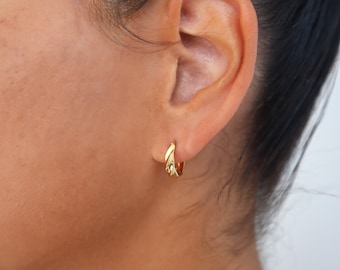 Twisted Huggie Earrings, 18K gold sterling silver Small Gold Huggie, Statement Everyday Hoop Earrings, Boyfriend Huggies