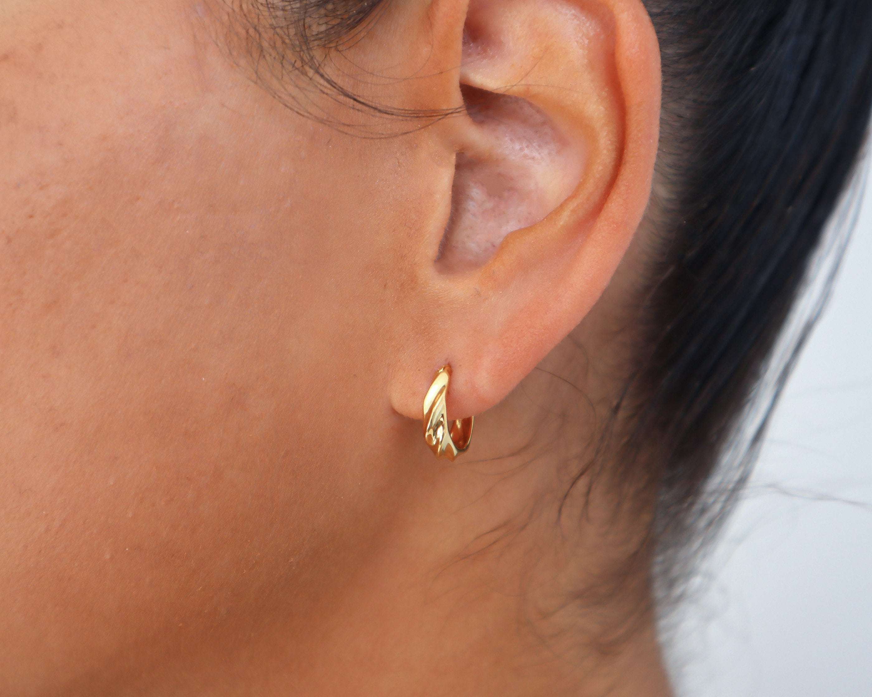 Twisted Sterling silver Huggie Earrings, 18K gold sterling silver Small Gold Huggie, Statement Everyday Hoop Earrings, Boyfriend Huggies