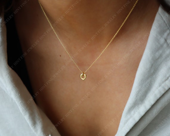 Dainty gold heart necklace hotsell