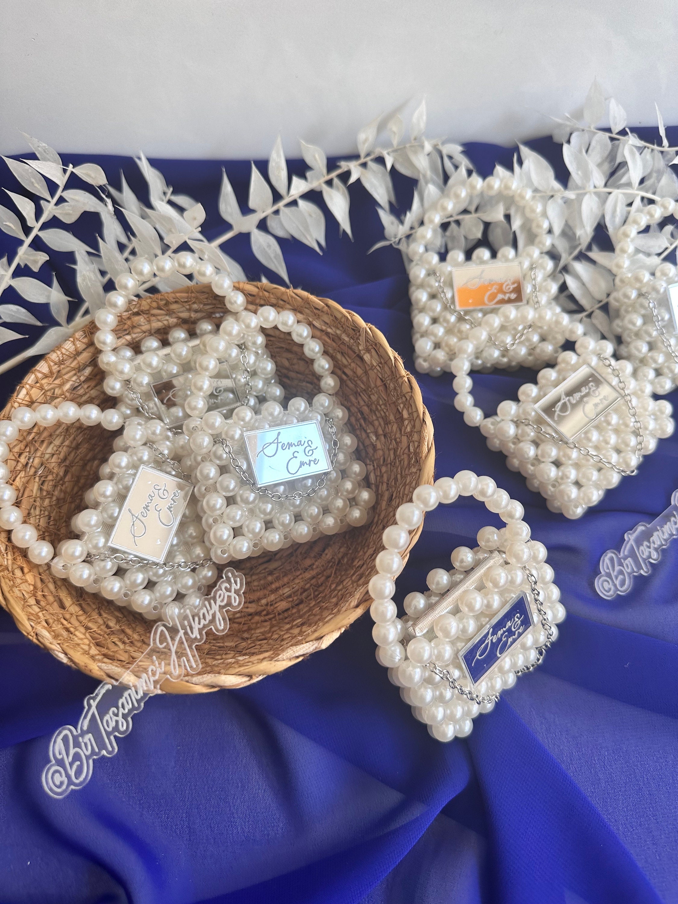 Mini Pearl Bag, Premium Wedding Gift, Personalized Community Gift, Chocolate or Henna in a Bag, Miniature Bag Keychain With Pearl Design