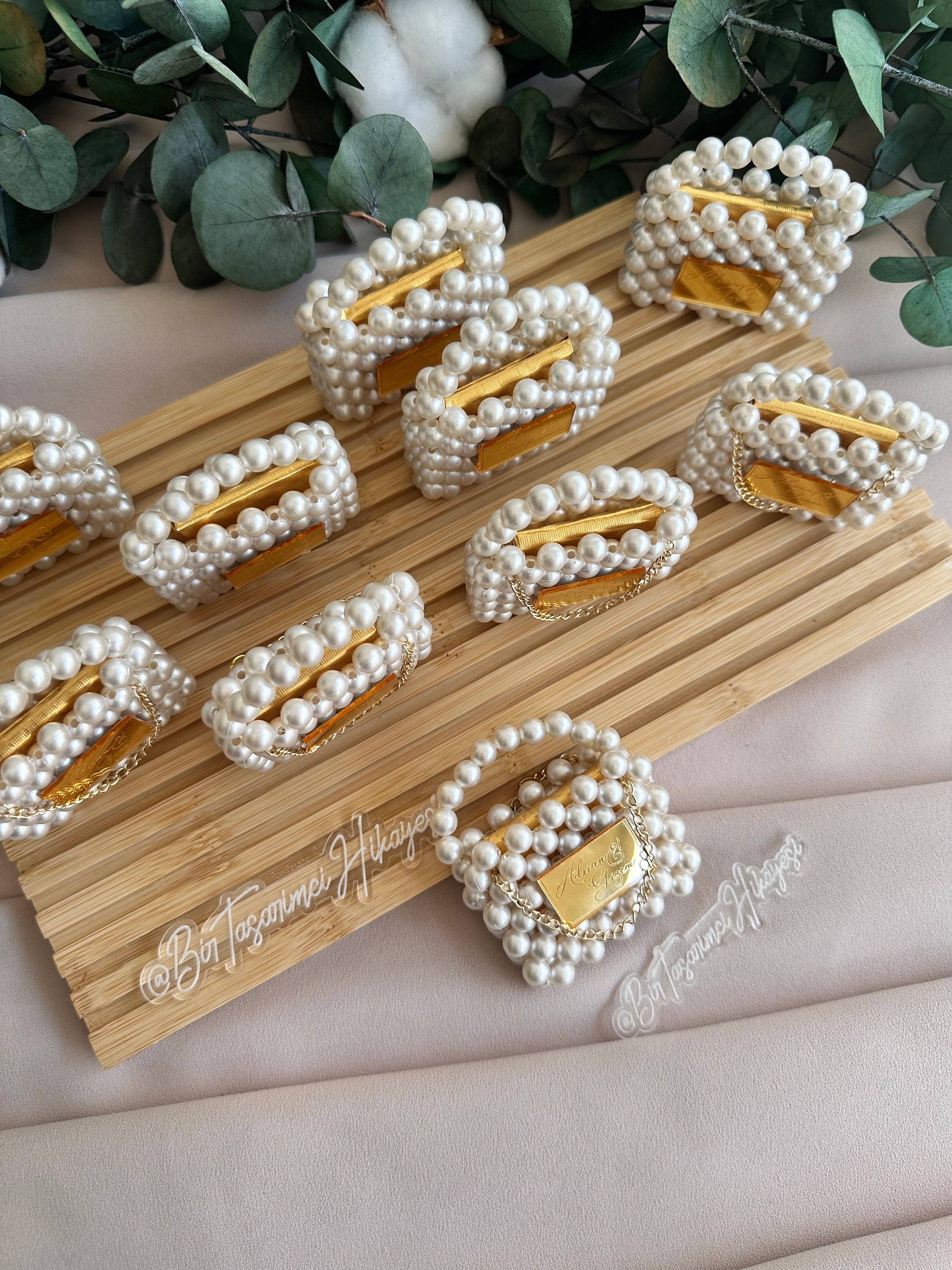 Mini Pearl Bag, Premium Wedding Gift, Personalized Community Gift, Chocolate or Henna in a Bag, Miniature Bag Keychain With Pearl Design