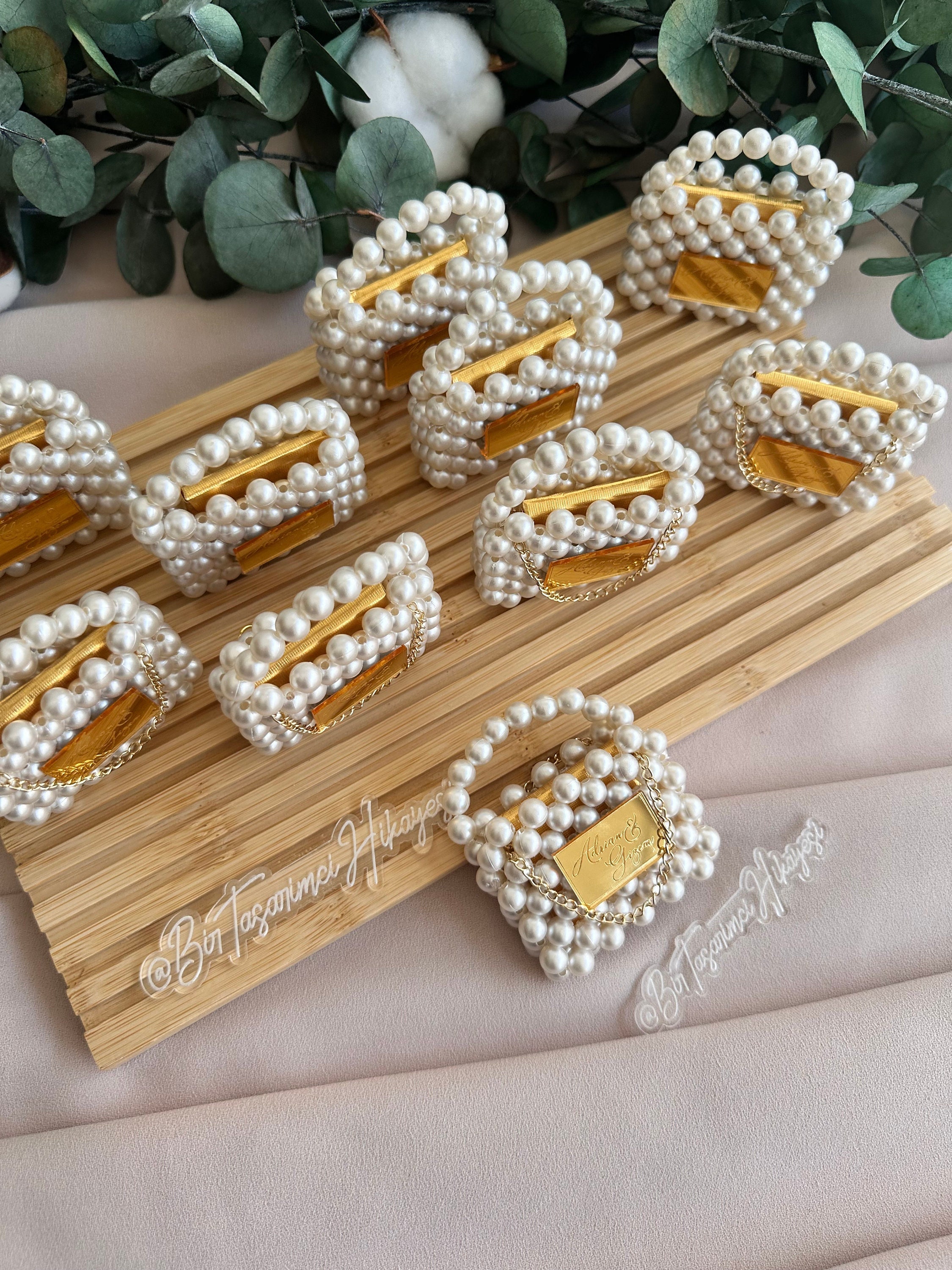 Mini Pearl Bag, Premium Wedding Gift, Personalized Community Gift, Chocolate or Henna in a Bag, Miniature Bag Keychain With Pearl Design