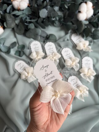 Bomboniera Personalizzata Per Cresima – Magnete In Plexiglass 60x80 Mm Con Astuccio E Confetti