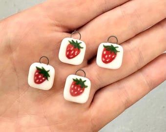 手作りの磁器製イチゴチャーム、セラミックジュエリー