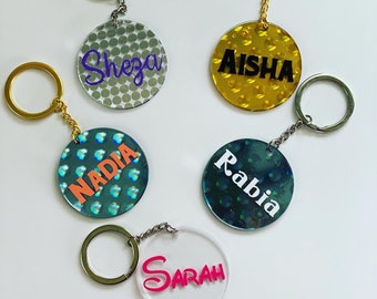 Chaveiro acrílico redondo com nome personalizado