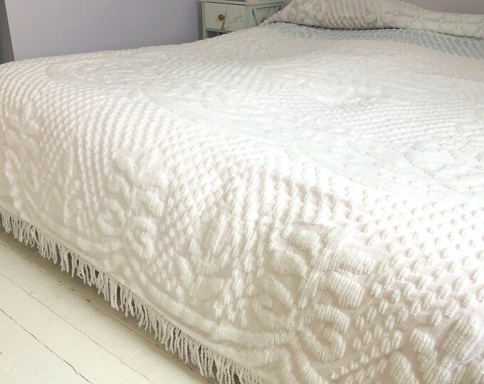 Vintage Queen Size Chenille Bedspread With Fringe 92 X 80 Etsy