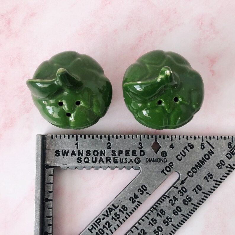 Green Pepper Salt & Pepper Shakers Cute Vegetable Capsicum Ceramic Shakers Garden Veggies Figurines Retro Ceramic Vegetable Figurine image 9