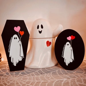 Heart ghost / coffin plaque / gothic valentine/ spooky valentine/  Valentine’s Day / Halloween / horror / ghost wall plaque / ghostie