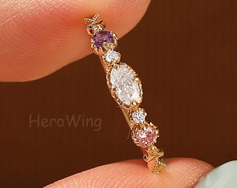 Anel de casamento em ouro maciço 10K/14K com diamante oval de moissanita, ideal para compromisso familiar. Múltiplas pedras.