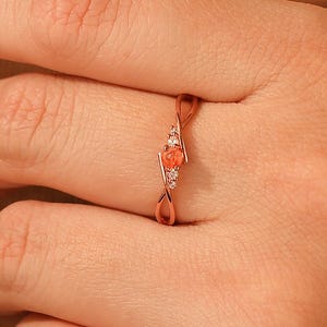 Delicate Split Band Natural Sunstone Bridal Promise Ring Rose Gold Jewelry Ring for Lover Birthday Ring Danity Round Sunstone Daily Ring