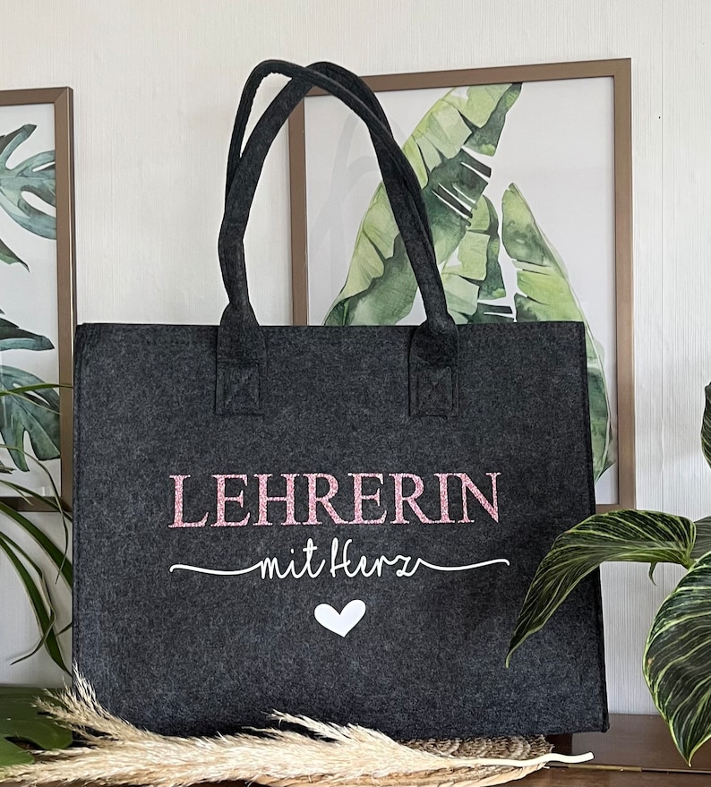 Personalisierter Shopper aus Filz Erzieherin mit Herz Lehrerin mit Herz Hebamme mit Herz Handtasche aus Filz Bild 5