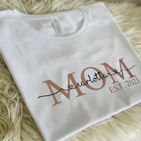 Personalisiertes MOM Shirt | Statement T-Shirt | Mama | Oma | mit Kindernamen | schwarz | weiß | QUEEN | Braut | Trauzeugin