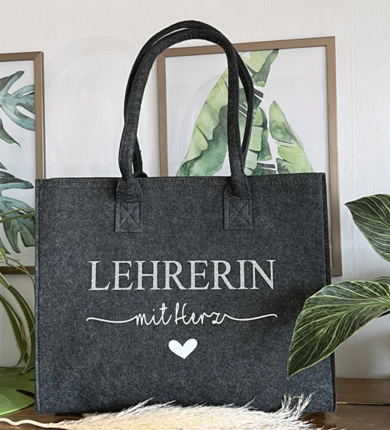 Personalisierter Shopper aus Filz Erzieherin mit Herz Lehrerin mit Herz Hebamme mit Herz Handtasche aus Filz Bild 3