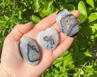 Druzy Black Agate Palm Stone: Crystal Heart Decor