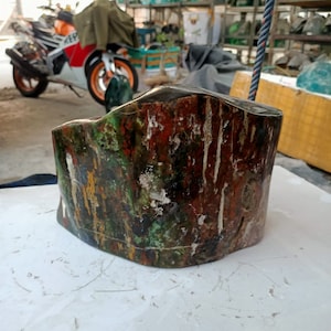 7.2kg Dimensions (24x17.5cm) Stunning agatized Green brown yellow of petrified wood full polished except bottom part limited item