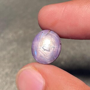 14 karaat blauwroze robijn sterrobijn, natuurlijk zeshoekig patroon, scherpe zes stralen, afmetingen 13x11x7,8 mm (L*B*H).