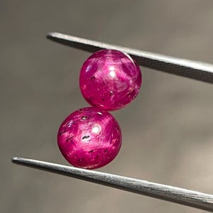 Paire de rubis étoilés naturels 6 ct | Rubis ronds rouge vif d'une pureté exceptionnelle, pierres de boucles d'oreilles, pierre de naissance de juillet, bijoux sur mesure