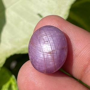 Peut inclure: Une tasse en céramique blanche avec une anse noire et l'inscription "But First, Coffee" en gras noir. La tasse contient un liquide foncé, probablement du café, et repose sur une surface claire.