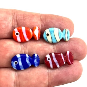 Perline di vetro di Murano a forma di pesce da 12 x 23 mm, ciondolo a forma di pesce di Murano, perline di animali di Murano fatte a mano, accessori in vetro di Murano, piccoli ciondoli di Murano