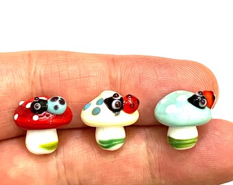 Handgeblazen paddenstoelkralen van muranoglas: lampwork DIY-sieraden (13 x 15 mm)