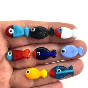 Perline di vetro di Murano a forma di pesce da 12 x 23 mm, ciondolo a forma di pesce di Murano, perline di animali di Murano fatte a mano, accessori in vetro di Murano, piccoli ciondoli di Murano