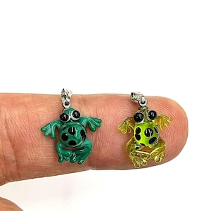 Handgefertigter Murano Glas Frosch Anhänger: Artisan Lampwork (10 x 15 mm)