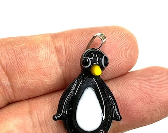 Murano Glass Penguin Pendant: Artisan Lampwork Animal Bead (30x20mm)