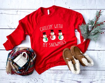 Chillen mit meinen Snowmies, Weihnachtscrew Shirt, cooles Weihnachts-T-Shirt, lustiges Weihnachtshemd, Weihnachts-T-Stück, Weihnachtsbaum-Familien-Spitzen