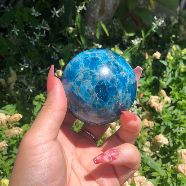 Llamativa apatita azul de 60 mm esfera pulida / Chakras / Reiki / Piedras / Cristales / Metafísica