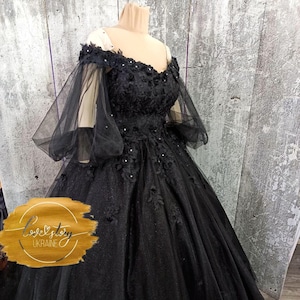 Gothic Black Ball Gown Wedding Dress Off Shoulder Tulle Sleeves Dark Floral Embroidery Plus Size Alternative Bridal Gown Halloween Gown