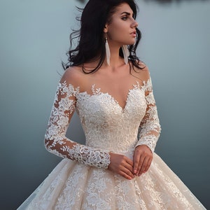 Ball Gown Dress With Long Train, Sweetheart Wedding Dress, Luxury Bridal Dress, Royal Wedding Dress, Dreamy Bridal Dress Chapel Train