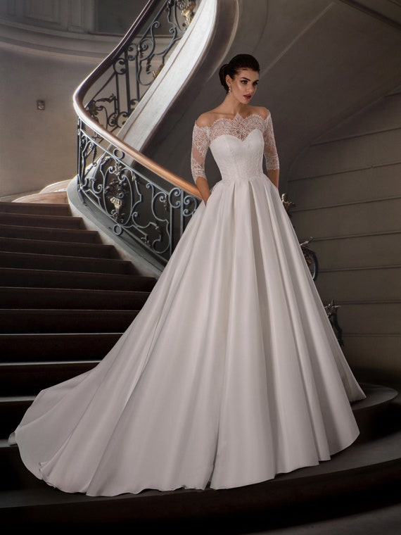A-Line V-neck Lace Appliques Satin Wedding Dress Bridal Gowns QW0947 – SQOSA